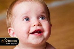 be-6-7-8-9-thang-tuoi-chua-moc-rang