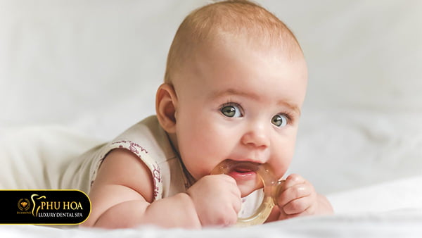 tuoi-moc-va-thay-rang-sua