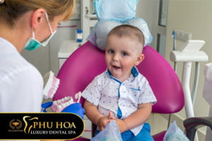 be-3-4-5-6-tuoi-bi-sau-rang-phai-lam-sao